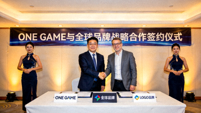 ONE GAME与全球品牌战略合作签约仪式现场，双方代表握手